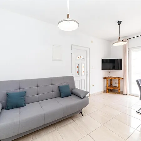 Lovely In With Kitchen Apartament *