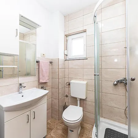 Lovely In With Kitchen Apartament Sevid