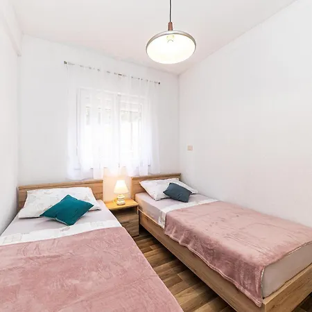 Lovely In With Kitchen Apartament