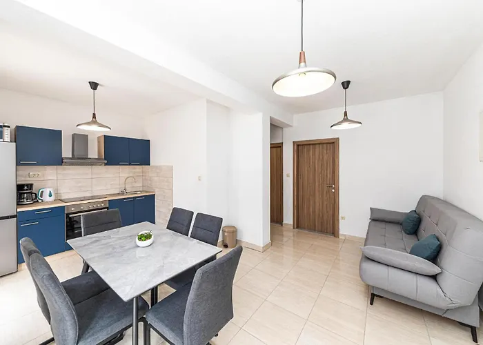 Lovely In With Kitchen *