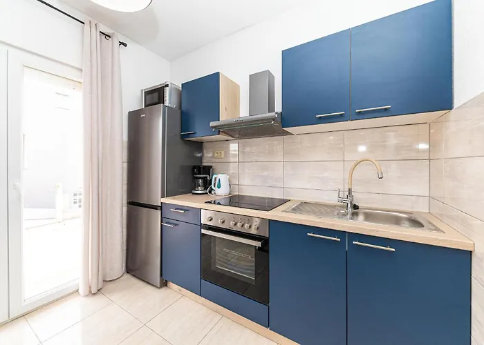 Lovely In With Kitchen * سيفيد