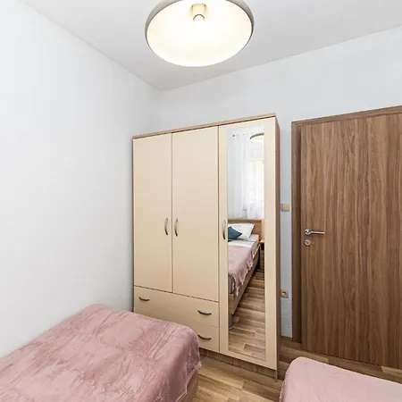 Lovely In With Kitchen Apartment