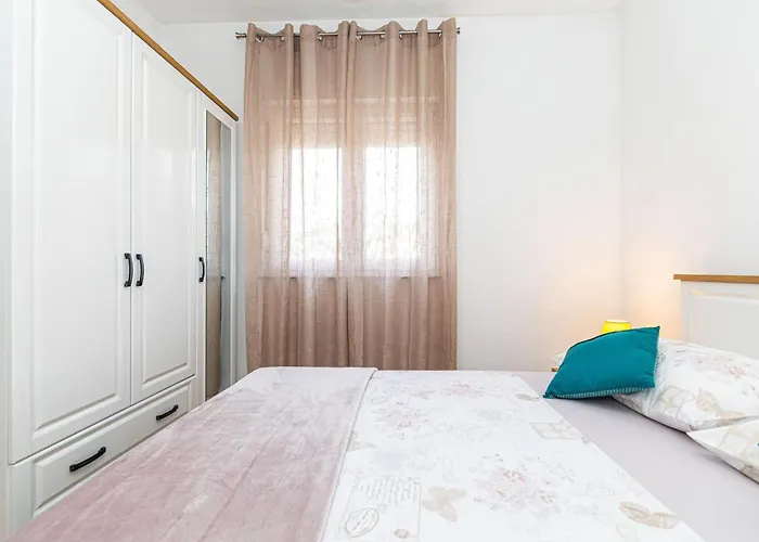 Apartamento Lovely In With Kitchen Sevid